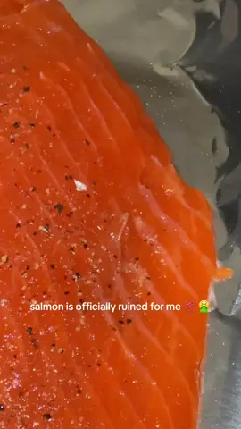 No more salmon sashimi for me 🥲 #salmon #worm #fyp #foryou #foryoupage 