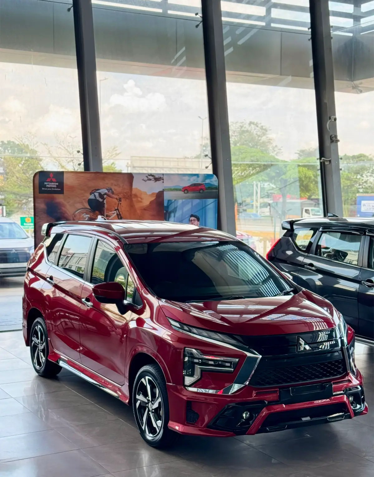 Korang nak Xpander bulanan murah tapi paling lengkap?! Baca posting saya sampai habis.. . Atas permintaan ramai, saya di  @Mitsubishi Tos Balakong kini menawarkan option lain untuk Mitsubishi #Xpander . Mitsubishi Xpander Enhance dilengkapi dengan :- 1. Bodykit complete set termasuk spoiler 2. Leather seat *warna benang boleh pilih 3. Door visor 4. Dashcam depan dan belakang 5. UV tinted *5tahun warranty Jangan terkejut korang, Otr tanpa insurance untuk Xpander Enhance ni tak sampai RM100k pun!  . Jika berminat, isi terus form dibawah 👇🏼