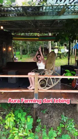 Aura Farming dari tepi lembah gunung😎