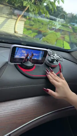 Can we talk about this genius anti-slip car mat?! 👀 Holds your phone, your keys — even your life together 😅 Super useful. You NEED this in your car. #TikTokMadeMeBuyIt #CarGadgetHack #PhoneHolder #MustHave #CarAccessories