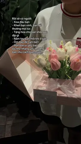 Rồi sẽ có người tặng hoa cho bạn không vì dịp gì 🌷 #hoasaplua #tiemhoajuicy #juicyclub #juicysaigon #saigon #hoasaigon #flowers #fyp #xuhuong #shophoa #hoa #hophoabuombay #hophoabatngo #hopquabuombay #boxhoabuombay #boxhoa🌸