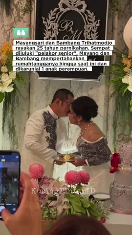 Gak kerasa ya, Mayangsari sama om bambang Trihatmodjo rayain anniv 25 tahun pernikahan. Perasaan kasusnya baru kemaren xixixi