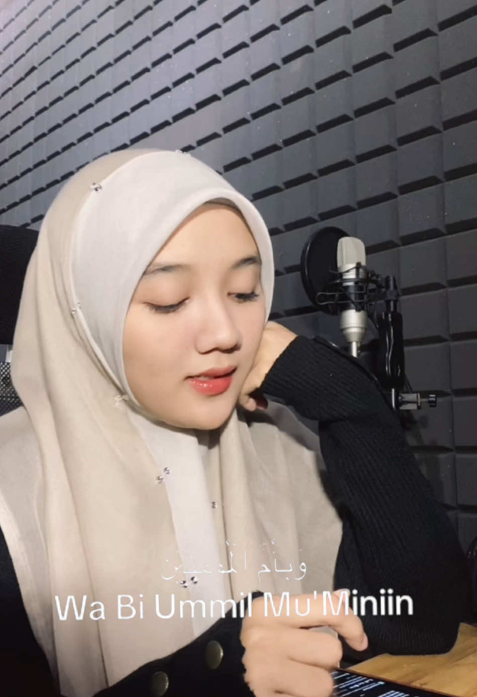 Hijab yg aku pake unik bangettt dari @ratuhijab21 😍, bahan nya paris jadul tapi versi premiumnya jdi gampang banget dibentuknya✨🫶🏻😍 - - -#fyppppppppppppppppppppppp #fypage #sholawat #sholawatan_yuk 