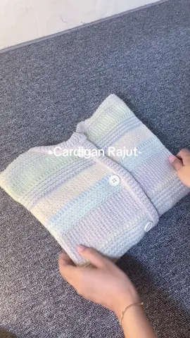 super cute bgt, bahan tebel, ga gatel samsek. di mix & match nya jg gampang bgt😍 samaan cek keranjang kuning mumpung masih ready stock☝🏻 #cardigan #cardiganrajut 