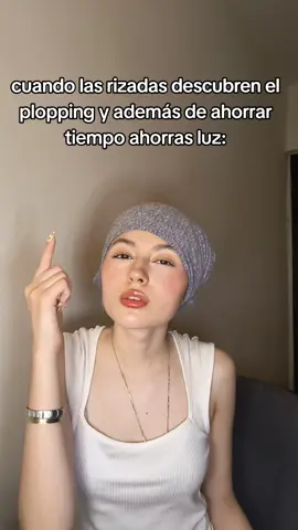 mas tiempo que luz yo creo, bendito plopping #plopping #rizos #rizadas #cabellorizado #definicionderizos 