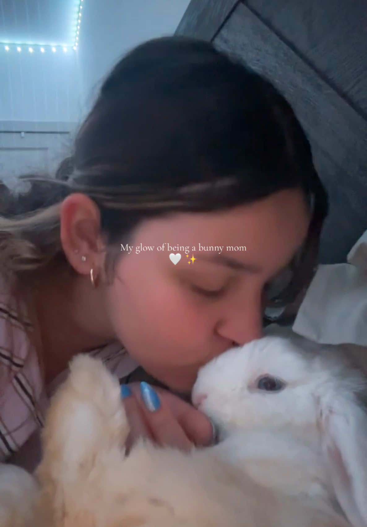 Inlove with u #bunnytok #bunnymom #furbaby #hollandlop #bunnygirl #furbabylove #mylove 