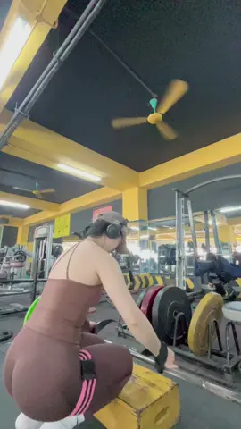 con gái tập nặng chi cho khổ, nhưng mà em thích #quanlegging #quantapgymnu #csgym #gymmotivation #gym #dotapgym 
