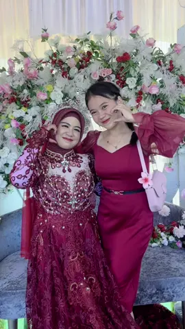 Selamat ya cabat aku,masyaallah bngtt cantik cabat aku nii gak bisa berkata kata lagi bahagia bngtt ngelihat kamu udah menemukan pendamping mu bahagia truss ya sayang🥺❤️🫶🏻#sahabat#sayangku#lopyuuuuuuu#weding#biduan#singer#singer#purukcahu#murungraya