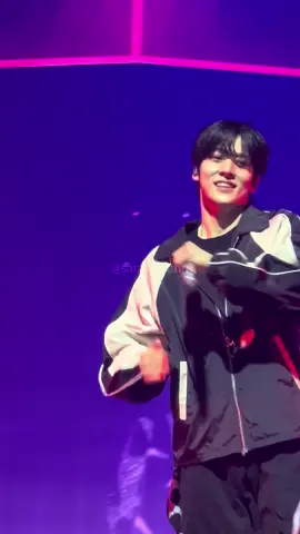Yunho always looks so vibrant and alive when he dances. Love his energy 😭💗😭💗 @ATEEZ_Official  #yunho #jeongyunho #ateez #ateezyunho #ateezfancam #fancam #kpopfancam #ateezinyourfantasyworldtour2025 #inyourfantasy #ateezconcert 
