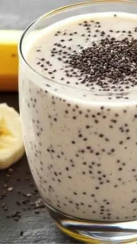 2 minutes Weight-Loss Smoothie Recipe,  or chia seed top with Berries  #weightlossjouney #wheigtlossmotivation #Divasboutiques #matimamoves #healthylifestyle #healhyfood #healthyeating  follow, like and share