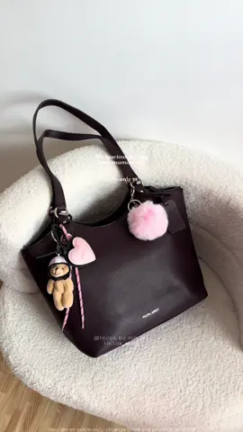 Tote bag? shoulder bag? Hïgh quality and spacious? I gotchuuu. From mumu select #mumuselect #shoulderbag #totebag #trending #viral #schoolbag #aesthetic 