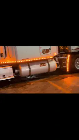 Vamos a coquetearle un rato a la luna🐷🐽💯🇲🇽#elchisteescaergodo✌️🇲🇽 #telosico #trailerosmexicanos🇲🇽💯😎 #cachimberosdecorazon💊 #peterbilt #mexico🇲🇽 #cachimberosde♥️🇲🇽 #pura57royer😎 #cachimberosdela57🐽🚛😎 #estdosunidos🇺🇲 #doblechapa🇲🇽🇲🇽🇲🇽 #