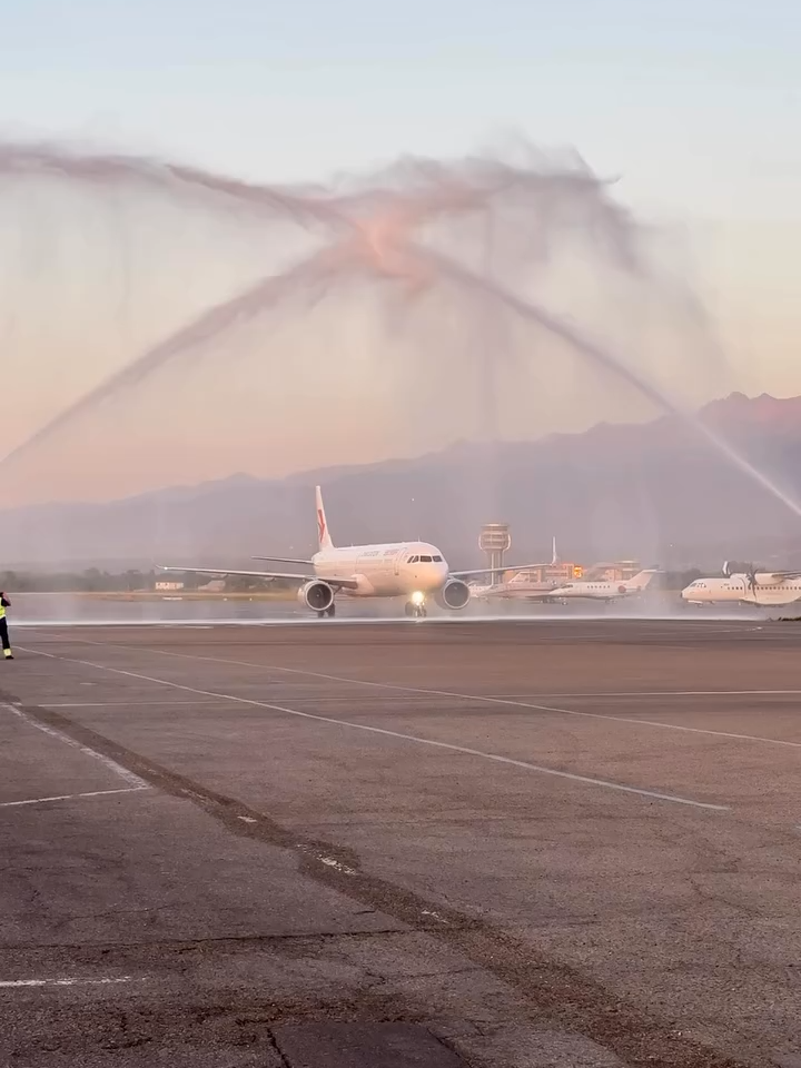 2025 жылғы 4 шілдеде Алматы халықаралық әуежайы China Eastern Airlines әуекомпаниясының Шанхайдан Алматыға жасаған алғашқы тікелей рейсін қарсы алды. Бұл – компанияның Қазақстанға және Орталық Азияға орындаған алғашқы рейсі. Біз жаңа әуе тасымалдаушы компанияны қуана қарсы аламыз және Шанхай – Алматы – Шанхай бағытының Қазақстан мен Қытай арасындағы іскерлік, туристік және мәдени байланыстарды жаңа деңгейге көтеретініне сенім білдіреміз.