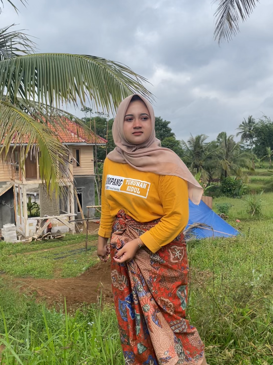 wow inilah kehidupan gadis desa di kampung metik jambu di pinggiran sawah  #fypシ #suasanapedesaan #pedesaansunda #kampung #pedalaman #pidioviral #wongsiliwangi 