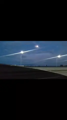 Oye cabron !!  #luna #noche #autopista #canciones #poemas #reflexion 