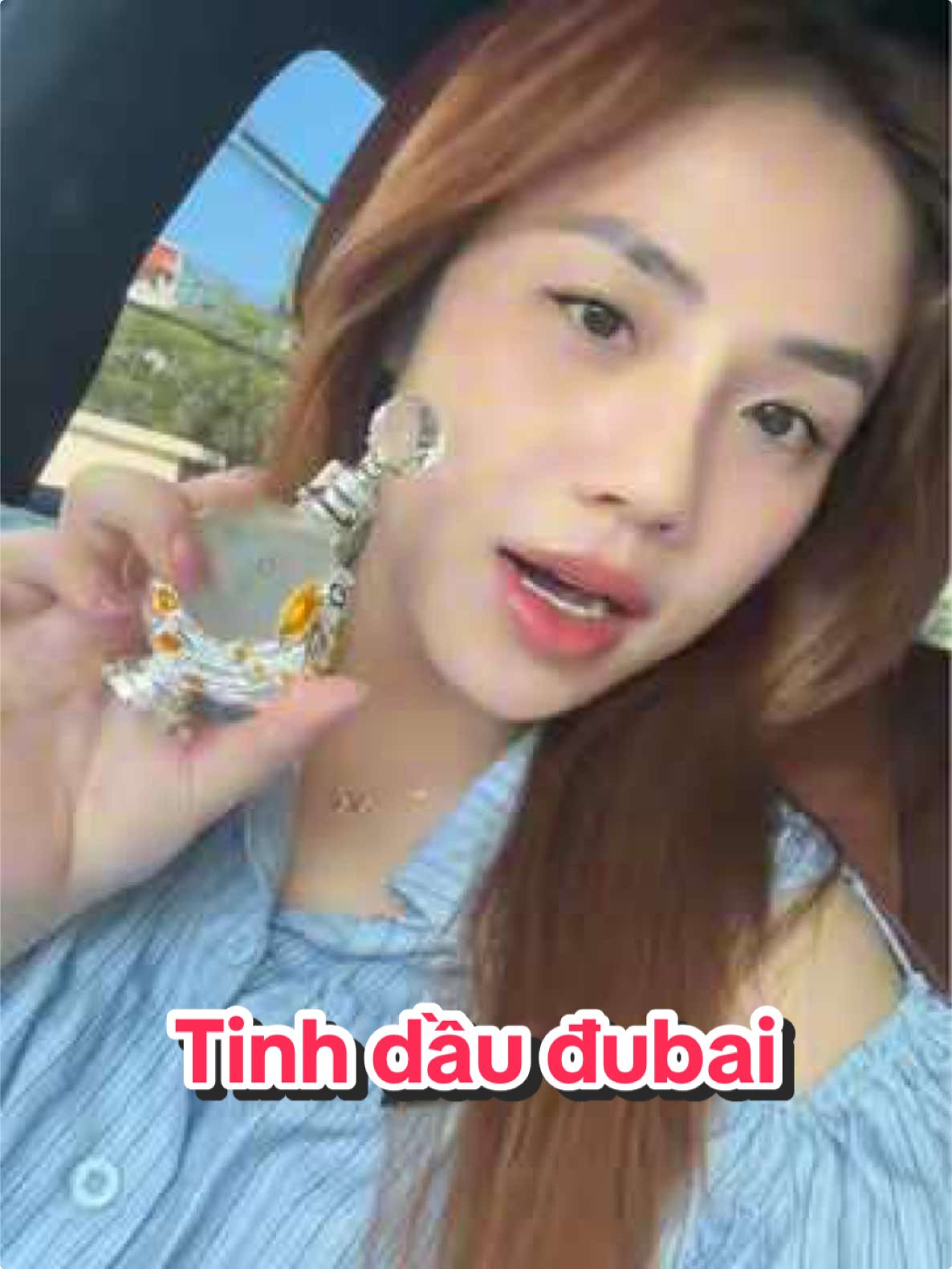 Một em nước hoa tinh dầu đubai. Mùi thơm nhẹ dịu, bám lâu. Lại còn chỉnh chu từng chi tiết rất xứng đáng để thử nha 😘😘😘 #pemiki #tinhdaudubai #tinhdaudubaipekimi #nuochoanu #chit93review #xuhuong 