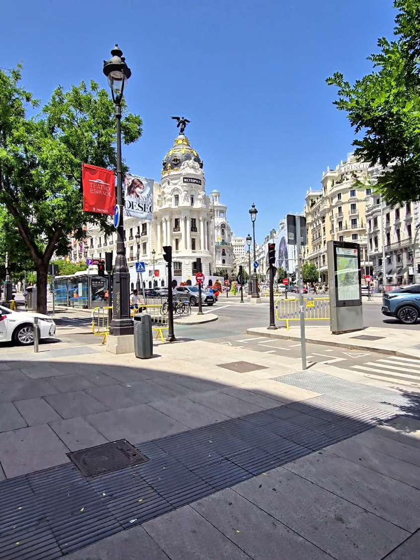 Madrid,Spain🌴🌞🌴🌞🌴 #madrid #sunnyday #spain🇪🇸 #madridcentro #españa🇪🇸 #españa #travel #travelspain #visitspain #sunny #sunnydays #f #fyp 