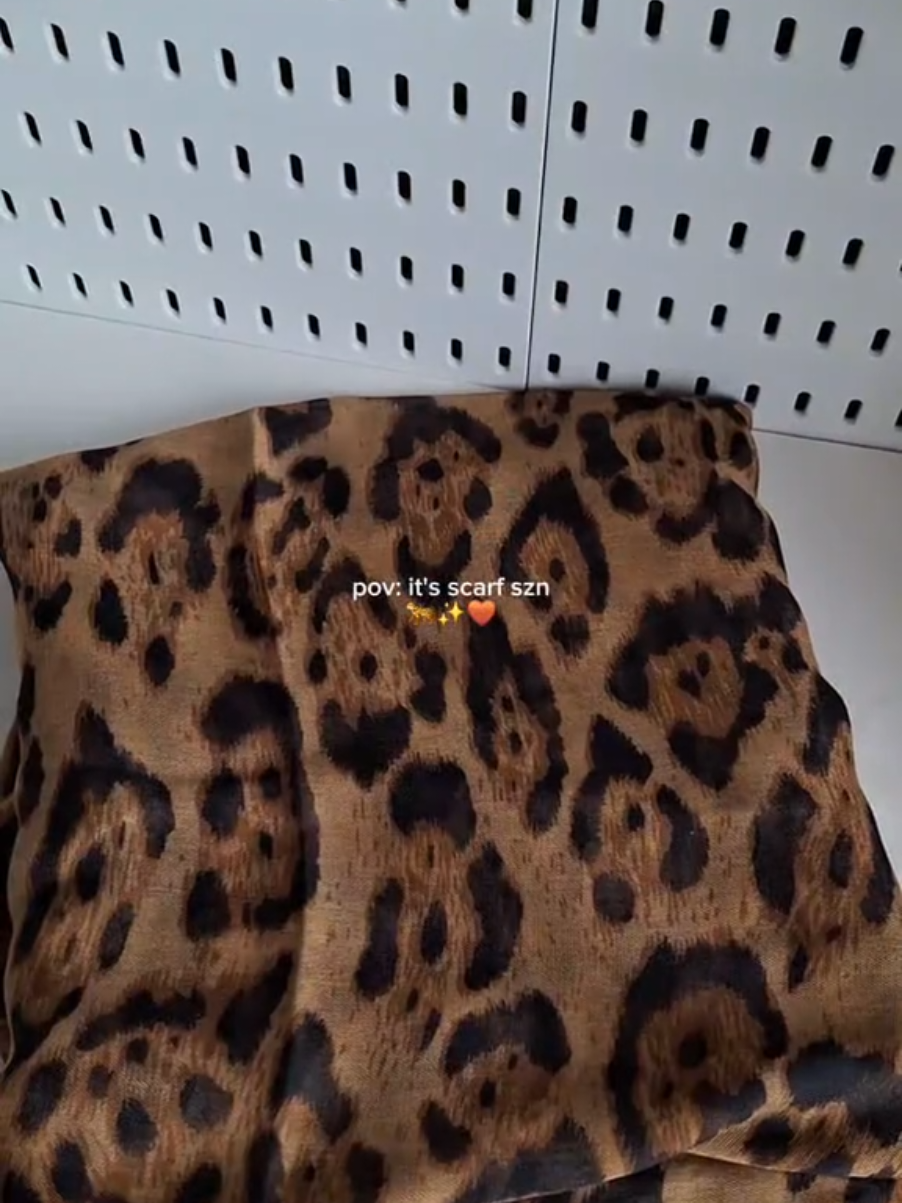 Yk2 Retro Leopard Print Scarf #softfabric #scarf #scarfstyles #scarfforwomen #devlightshop 