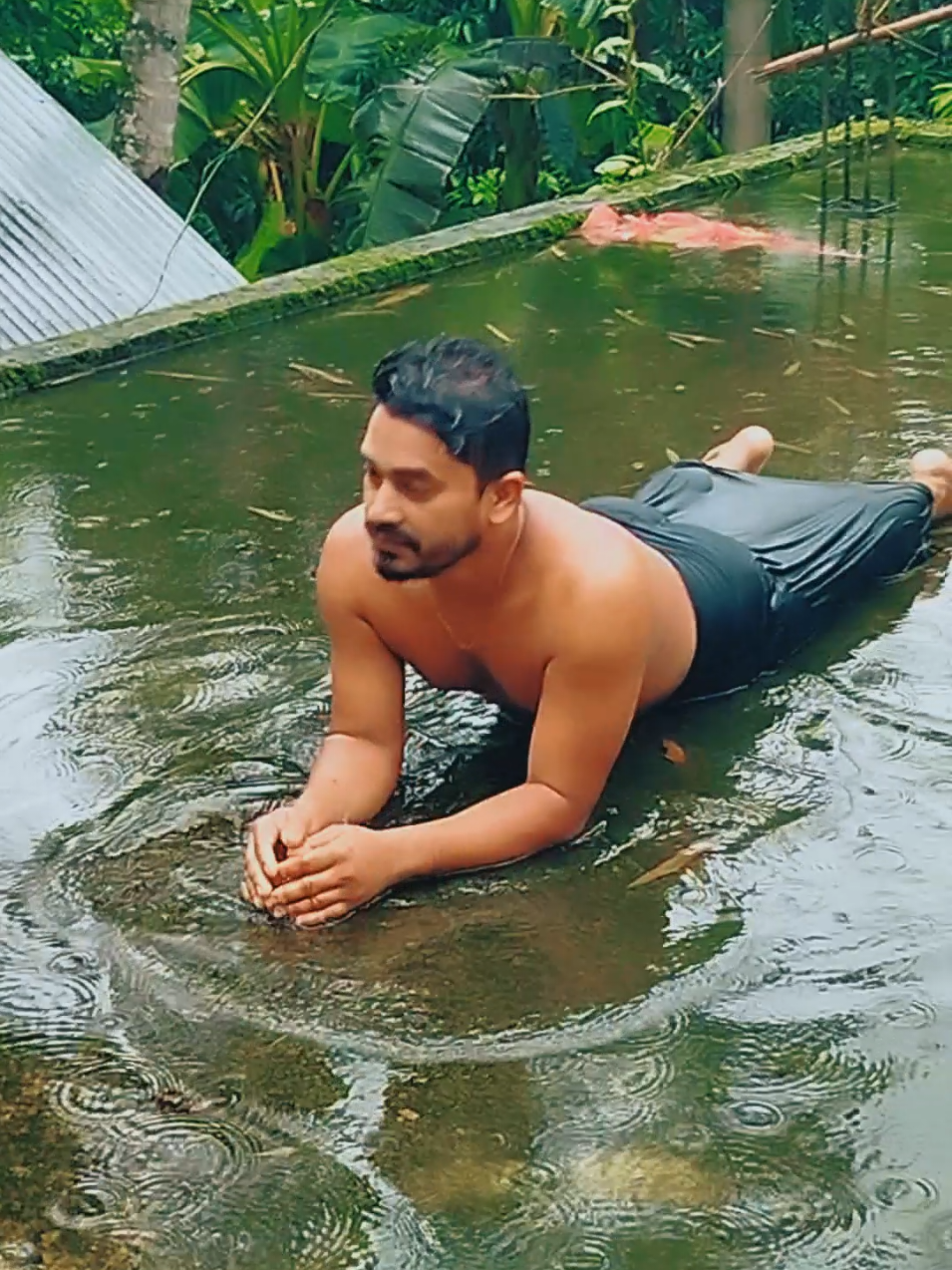 অন্তরালের কষ্ট কি আর।। চাইলে ভুলে থাকা যায়.......🥀🥺