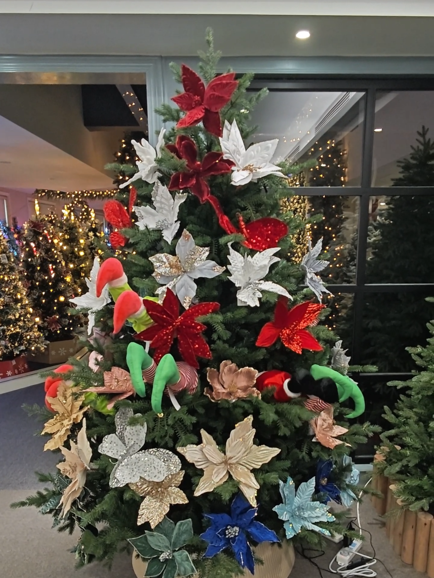 Finding Santa on the Christmas Tree #christmas #christmastree #christmastiktok #christmas2025 #xmas