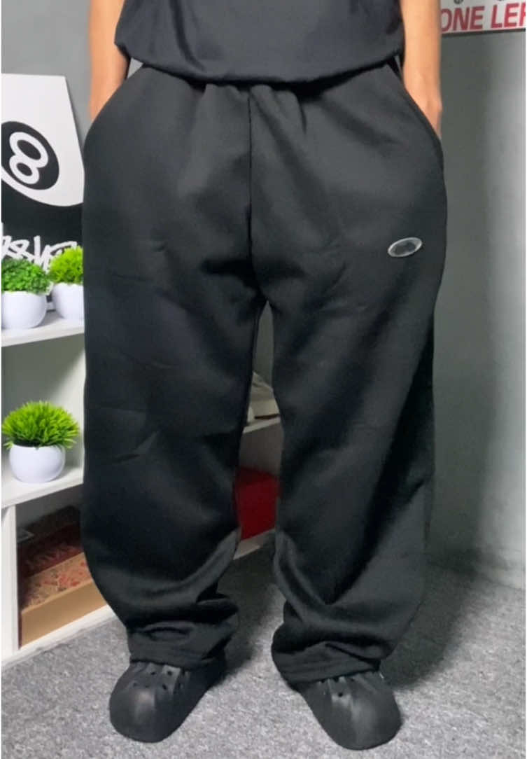 TAHTA TERTINGGI SWEATPANTS!! Rekomendasi sweatpants baggy keren under 100 ribuan dengan bahannya yang tebel                             #sweatpantsbaggy #celanasweatpants #celanabaggy #celanakeren #celanamurah 