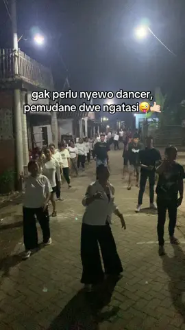 enggh mbak dancer@Ndutt💗 😅😅 #pemudaZEROONE #pemudart01 #fyp #ngembalkarnaval #karnaval2025 