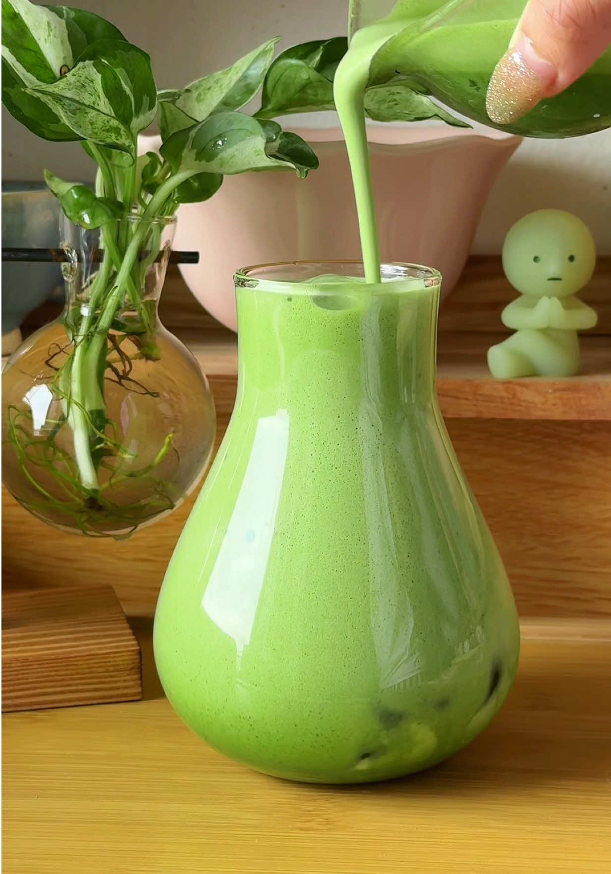 💡🍵 Matcha in a light bulb glass? Yes, please..  #matcha #matchalatte #matchaiceasmr #fyp #Vlog #homecafe #minivlog #matchalover #fypシ #matchalover #มัทฉะ #มัทฉะลาเต้ #matchafoam #โฮมคาเฟ่ 