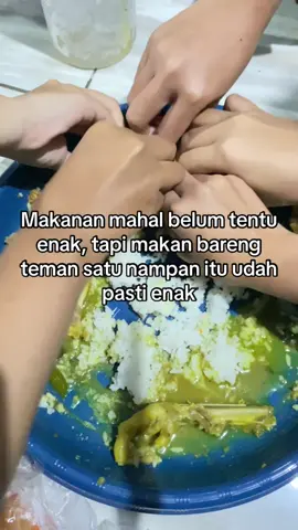Santri kalo makan sama daging ayam itu udah kaya orang tawuran 😭😋 #quotes #santrisalafy #santrikeren #fypシ #fypviral #fypage #fypage #beranda #santrisalafy #makan 