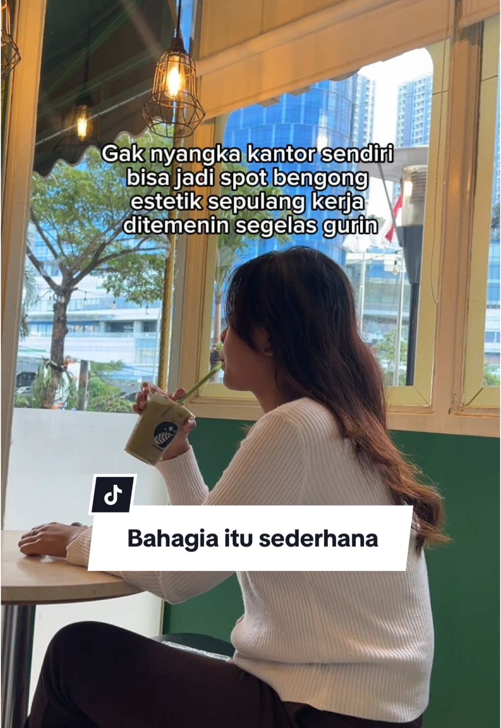 Definisi nenangin diri itu sederhana, pokoknya ada gurin🤝🏻💚 #relatable #worklife #cincaustation #socialbread 