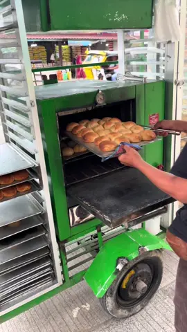 Pandesal ni angkol hits diff dawg🔥
