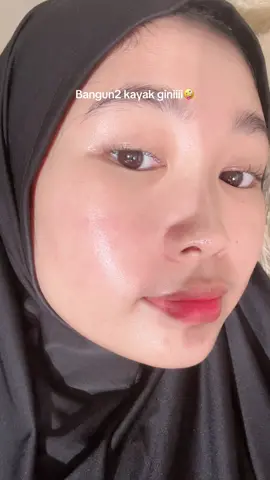 Udah ngantuk tapi males skincarean 🥱 untung ada yg satset 🫵🏻