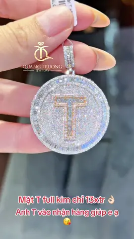 Anh T vào nhận hàng giúp e ạ 😘#quangtruongjewelry #quangtruongdiamond #diamond #luxury #kimcuongthiennhien #kimcuong #viral #fypシ #xuhuongtiktok #foryou #nhankimcuong #baguette #matdaychuyen #matdaynam 