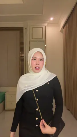 @She Wears Hijab 