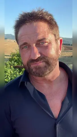 Can I get a Hi 👋 if you still love me ❤️🥰 #gerardbutler #gerry #httyd #howtotrainyourdragon #Scotland #scotsman #denofthieves 
