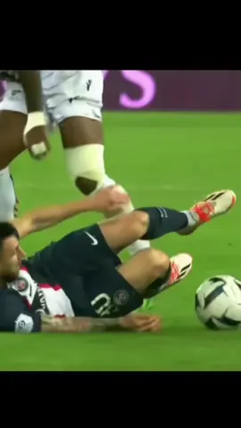 Lionel messi i intelligent 🧠 passes 2000 iQ #messi#passe#asisst#moment 