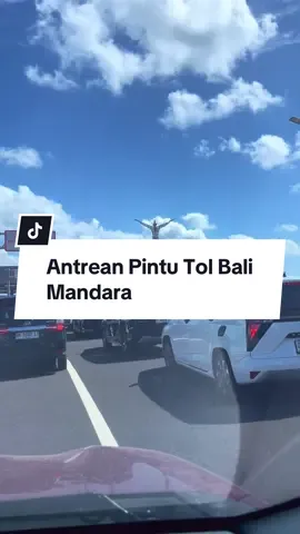 Antrean Kendaraan di pintu masuk Gerbang Tol Bali Mandara #macet #traffic #cars #trafficjam #bali 