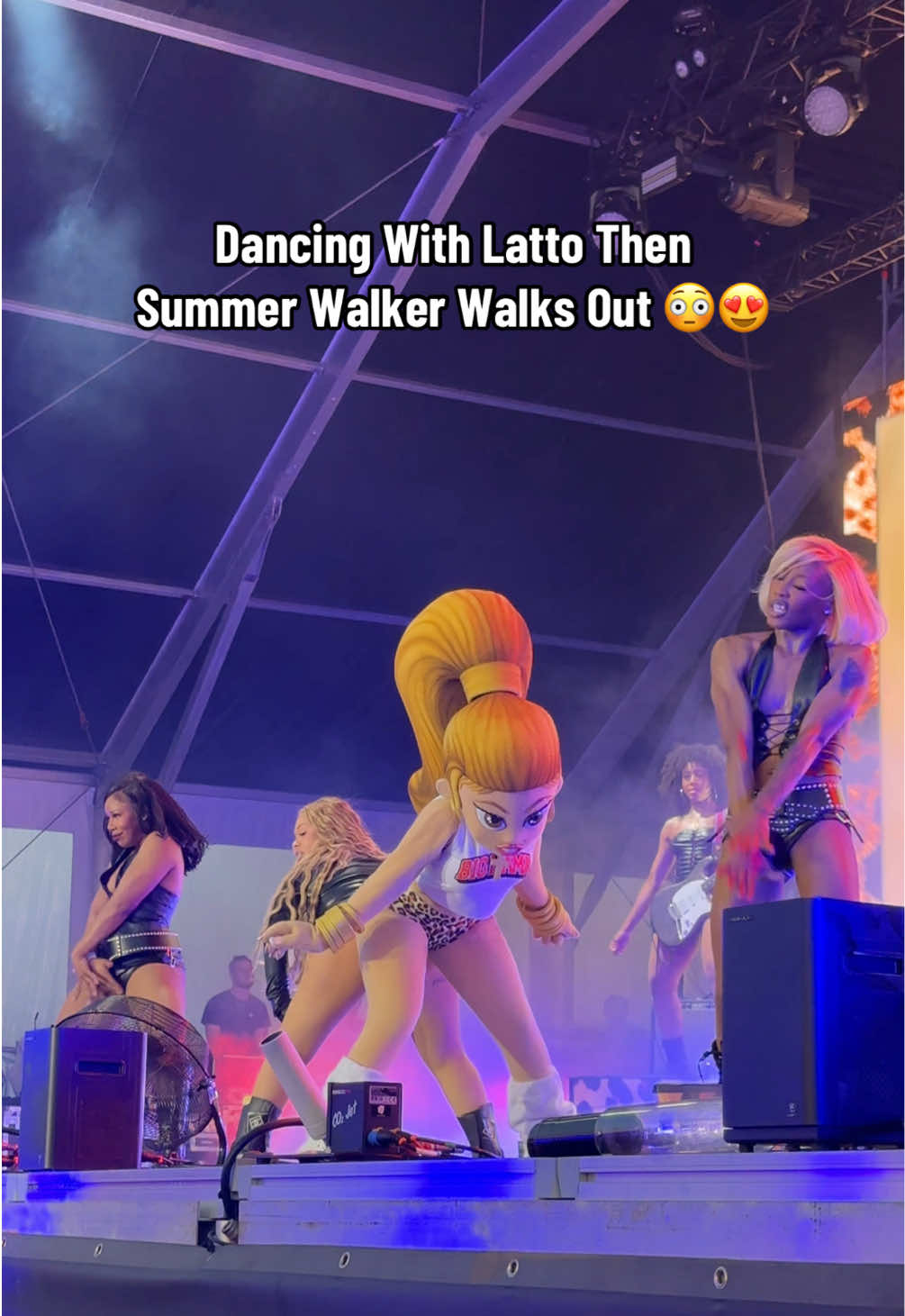 I can’t believe I was on stage with both @Big Mama & @Summer Walker 🥹 @Yardland #mascot #latto #summerwalker #bigmama #fypシ゚ 