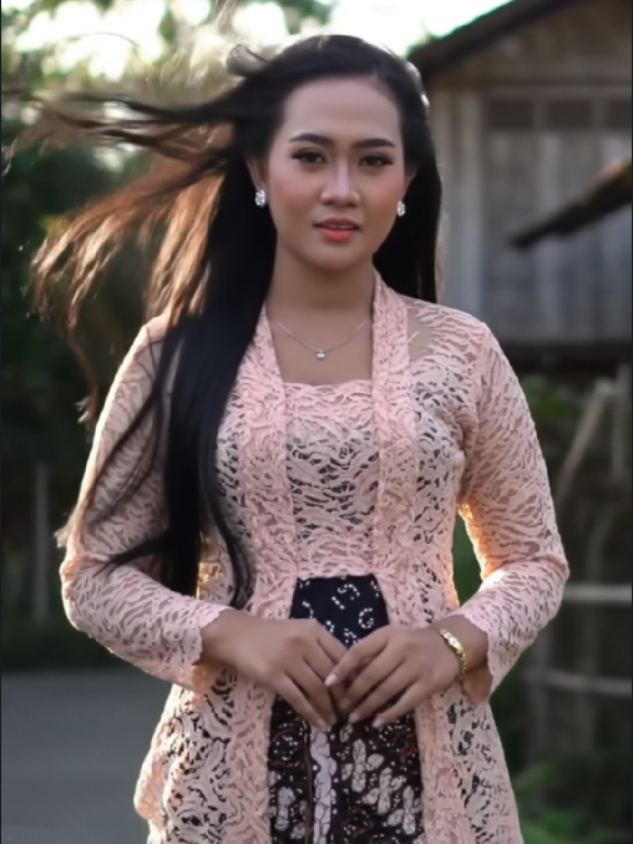 Si Kabayan lupa ulang tahun Nyi Iteung... tapi cara dia minta maaf? Bikin cewek mana pun luluh.  Cinta ala desa, tapi ide Kabayan tuh... out of the box banget!  #kabayan #nyiiteung #ceritasunda #cintalucu #fypindonesia #kontenfyp #komedisunda 
