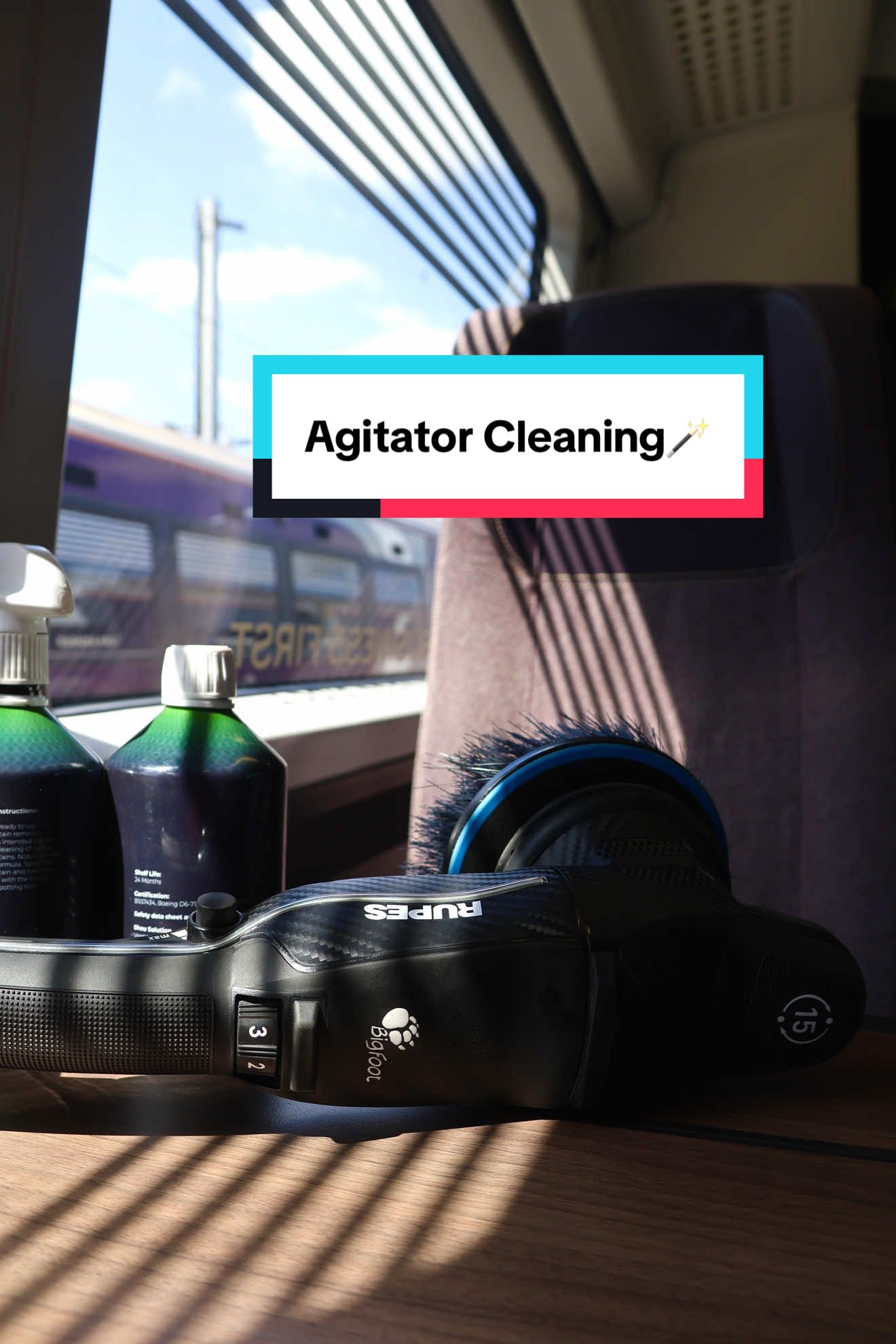 Using our brand NEW agitator!!🧽💺  @Heathrow Express  #fyp #foryoupage #clean #gwr #tbm #heathrow #heathrowexpress #train #agitator #seats #reading 