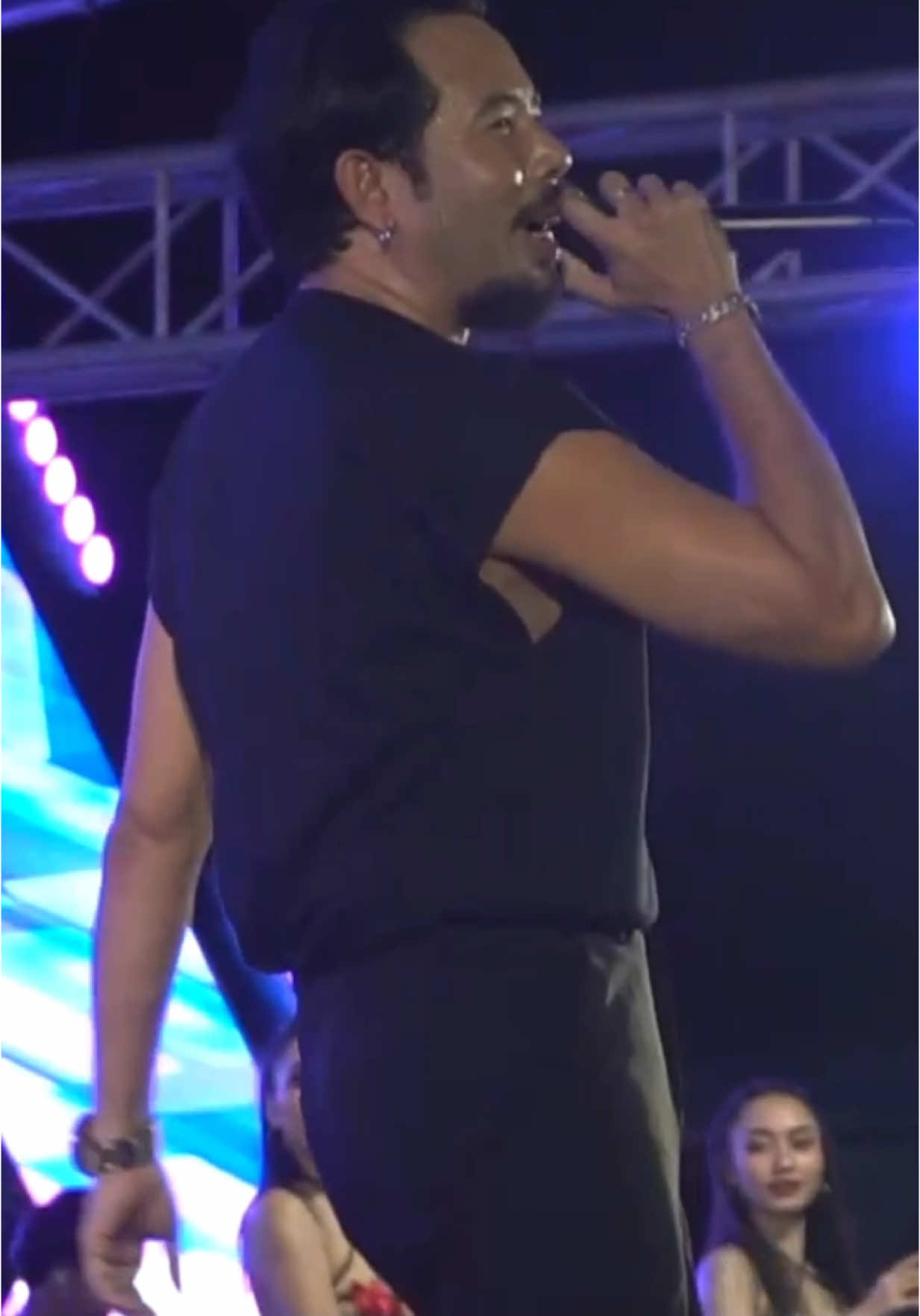 #เลิกกั๊กแล้วรักก่อนน๊าาาเตง #แสดงสดวงไม้เลื้อยแบนด์ #วงไม้เลื้อยแบนด์ #เพลงฮิตtiktok #ไผ่ไม้เลื้อย 