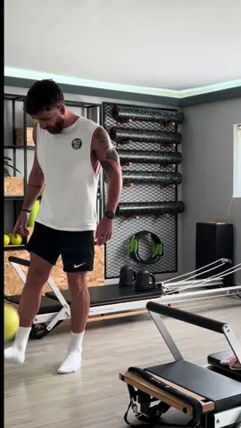 Boyfriend tries Pilates 💥 #GymTok #pilates #pilatesinstructor #reformerpilates #pilatesreformer #workoutmotivation #boyfriend #couplestiktok #challenges #coupleschallenge 