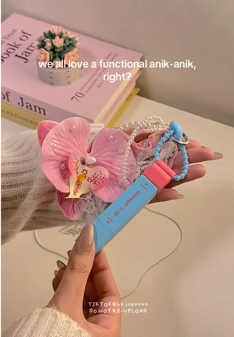 keychain stain remover 🌸 my essential lalo na ngayong rainy season!! #stainremover #instantstainremover #stainremoverpen #stainremoverviral #girlessentials  #musthaves #tiktokfindsph #fyp #fypシ゚viral #fypage 