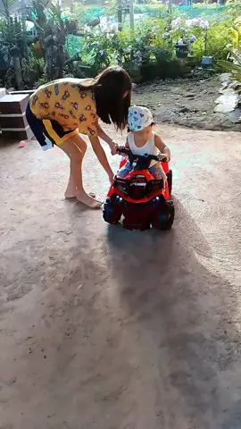 SUKIHUB FOUR WHEELED ELECTRIC CAR!! #sukihub #electriccar #kidselectriccar #toycar 