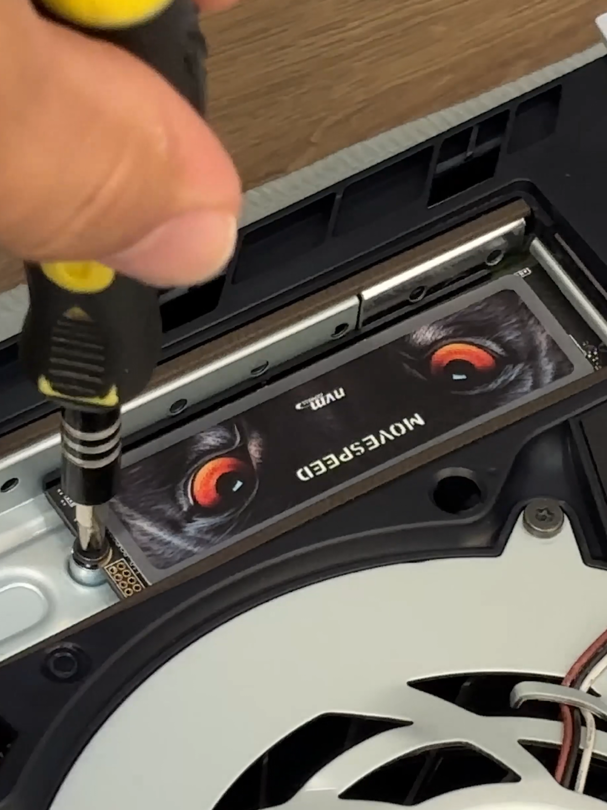 Instalação de SSD De 2TB No PS5 Slim Playstation 5 slim ssd Movespeed 7450 mb/s #creatorsearchinsight #playstation #ssd #ps5ssd #GamingOnTikTok #gaming 