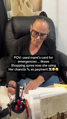 She used her chancla 🩴 as a payment☠️🤣😂@Tameka 💋 #fyp #prank #fypシ #funny #viralvideo #comedy #parati #hispanic #joke #viraltiktok #latinamom 