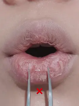 A little exfoliation goes a long way! 👄 ID:57302754 #SHEGLAM #SHEGLAMLipJam #newmakeup #lip #lipsmakeup #GRWM #lipcare #lipjam #LusciousLips #LipGlossGoals #GlossyLips #LipCareRoutine #LipTrend#JuicyLips #PlumpLips