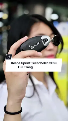 ✨ 𝐕𝐞𝐬𝐩𝐚 𝐒𝐩𝐫𝐢𝐧𝐭 𝐓𝐞𝐜𝐡 𝟏𝟓𝟎𝐜𝐜 2025 𝐓𝐫𝐚̆́𝐧𝐠 𝐓𝐨𝐚̀𝐧 𝐁𝐨̣̂ – Đ𝐞̣𝐩 𝐭𝐢̃𝐧𝐡 𝐤𝐡𝐨̂𝐧𝐠 𝐜𝐚̂̀𝐧 𝐧𝐨́𝐢 ✨ Màu trắng luôn là lựa chọn an toàn nhưng chẳng bao giờ nhạt nhòa. Sprint Tech bản mới – vừa cá tính, vừa thanh lịch, đậm chất Ý. 🎥 Xem tới cuối clip đảm bảo bạn sẽ phải lòng em nó! #VespaSprint #SprintTech2025 #VespaTrắng #XeTayGaCaoCấp #VespaVibe #XeĐẹp #TikTokXeVespa