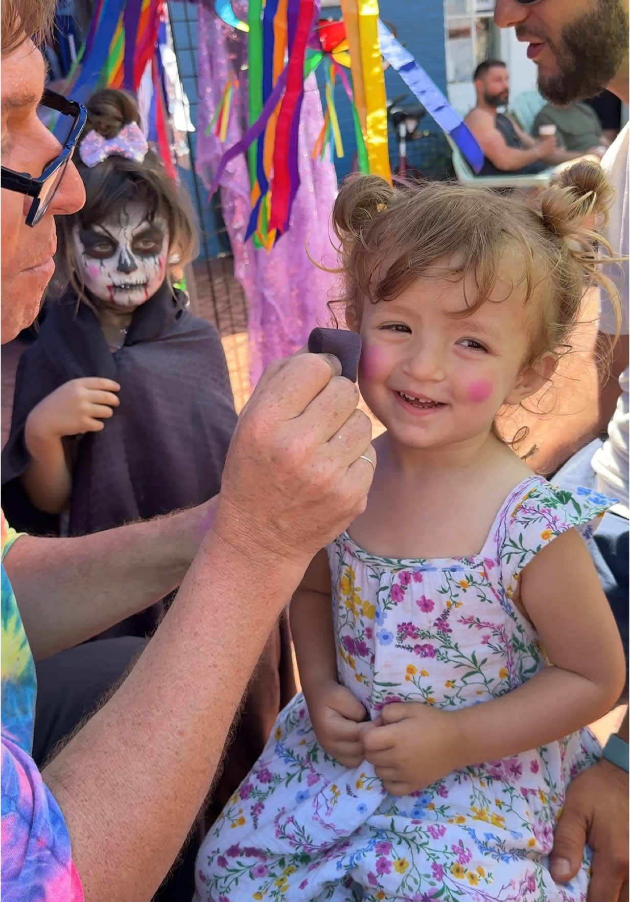 @Limelightptown was so amazing with little Violet 😭 She’s NEVER let anyone paint her face before and this was soooo so funny and sweet!! He is the best face painter 🥹❤️