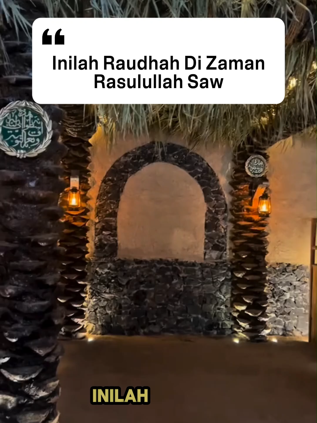 Bukan dipenuhi lampu-lampu mewah, karpet hijau, dan kubah megah seperti hari ini… Tapi dulunya hanya tanah berdebu, tiang-tiang kurma, dan lantai dari pasir sederhana. Di tempat itulah Nabi Muhammad Saw duduk bersama para sahabat... Mengajarkan wahyu, membahas strategi dakwah, hingga menyambut tamu-tamu penting. Tempat yang sederhana… Namun dipenuhi cahaya ilmu, keikhlasan, dan cinta kepada Allah. Inilah Raudhah, taman dari taman-taman surga yang masih bisa kita ziarahi hingga hari ini. Sebuah tempat yang mulia, yang pernah menjadi saksi detak jantung dakwah Islam pertama kali. #madina #madinah #madinahalmunawwarah #madinahalmunawaroh #madinasharif #sejarah #sejarahislam #nabimuhammad #makkahmadinah #quotes #belajarhijrahku #hijrahku #hijrah #raudhah  #madinahalmunawaroh