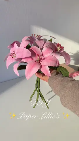 DIY paper Lilly flower 💞✨#crafts #lilly #papercraft #painting #DIY #decoration #foryou #fyp 
